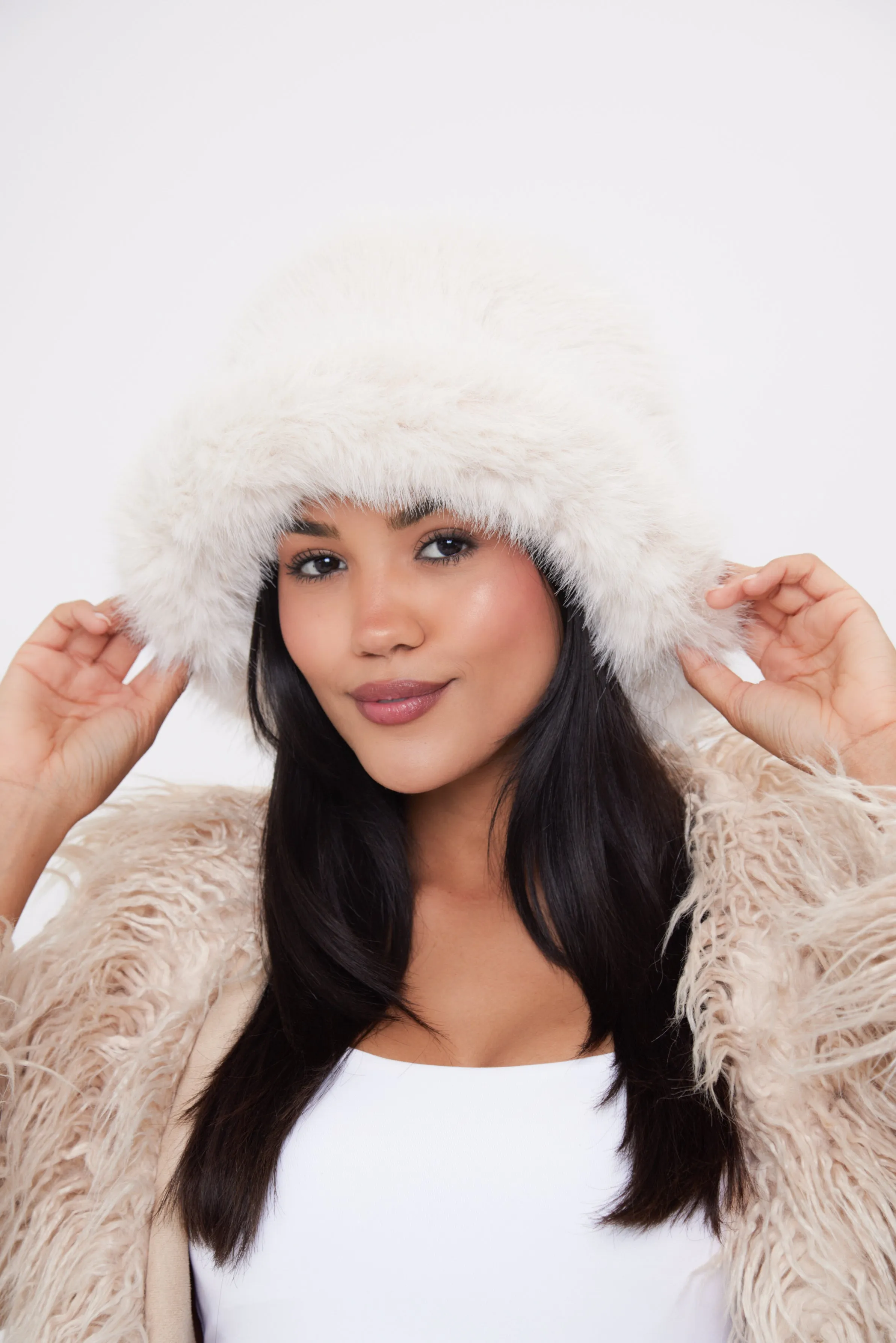 Oversized Fuzzy Fur Bucket Hat in Cream
